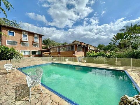 Casa à venda e para alugar em Cotia, Parque Dom Henrique, com 5 suítes, com 650 m²